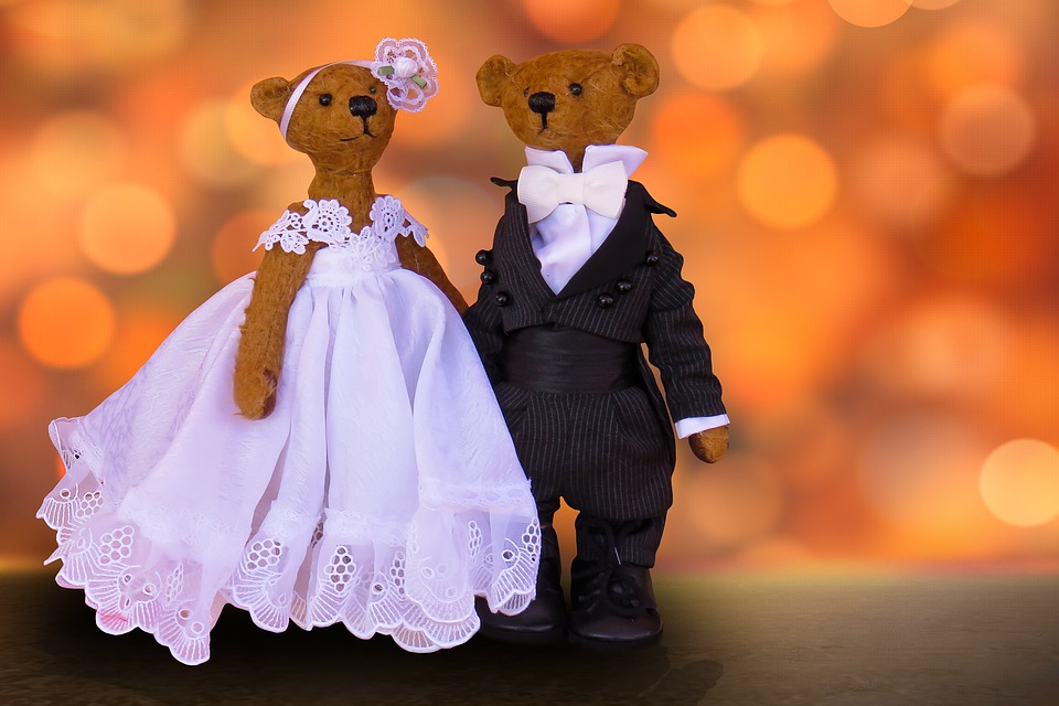 Teddy bears getting married